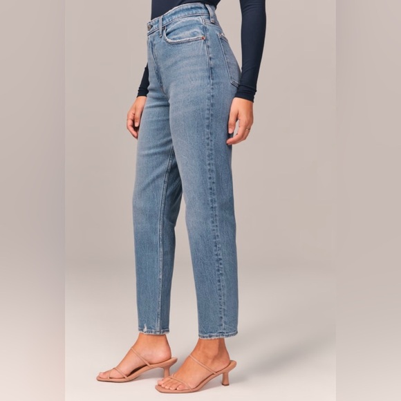 Abercrombie & Fitch Curve Love High Rise Mom Jean Blue Denim Size XXS l 00 l 24 - Picture 2 of 11